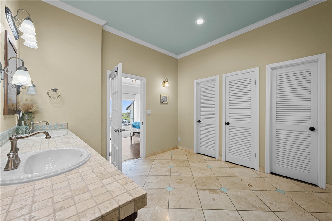 214 Bayview Dr Property Photo 26