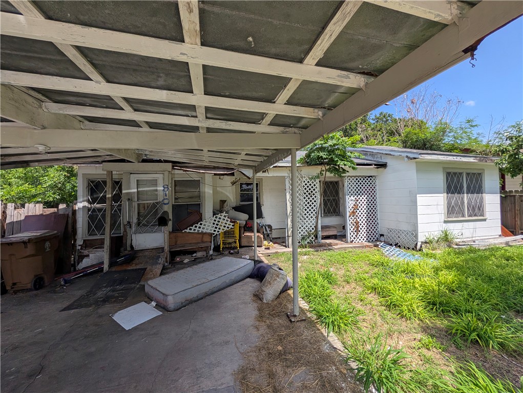810 Lantana St Property Photo 1