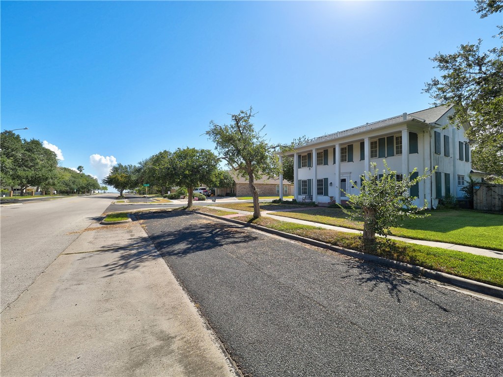 201 Del Mar Blvd Property Photo 3