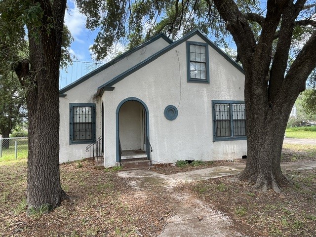 701 N Gudron Ave Property Photo 1