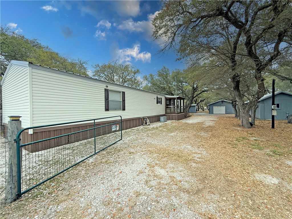 17 Farmers Cir Property Photo 1