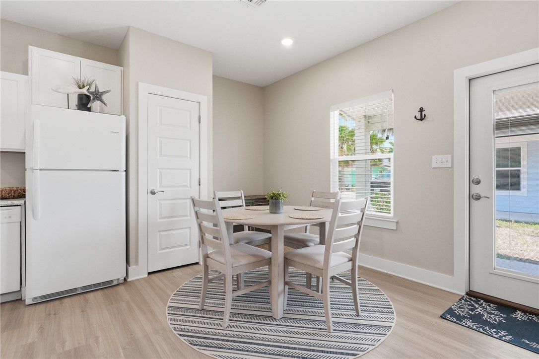 192 Oasis Cir Property Photo 8