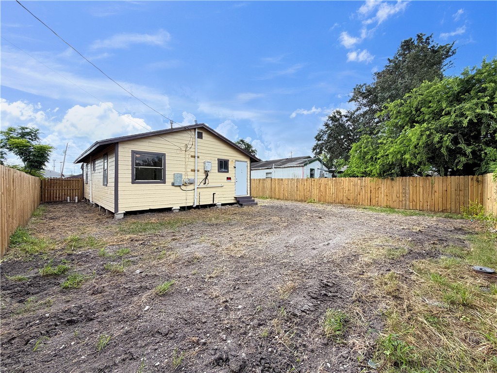 705 Seminole St Property Photo 7