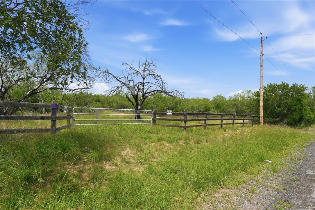 130 Choke Canyon Estates Property Photo 8
