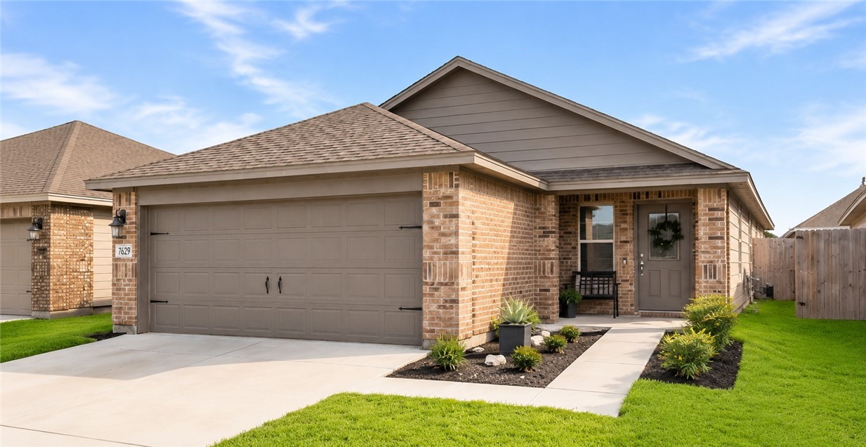7629 Shadow Rider Property Photo 1