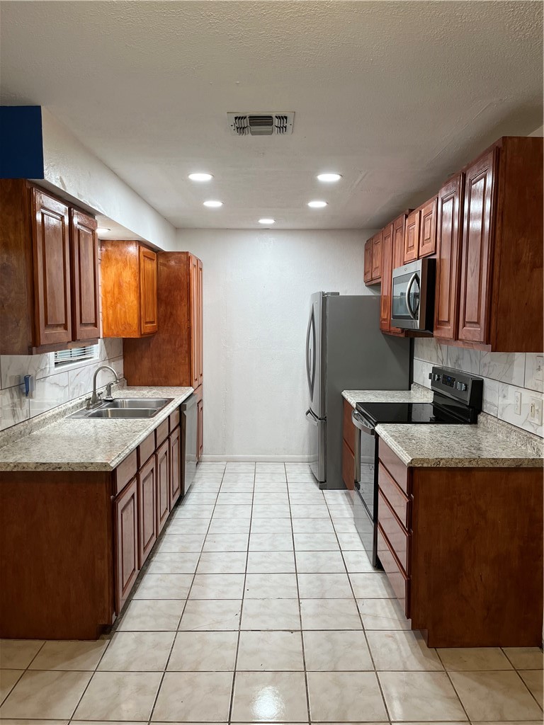 5409 Crossridge Dr Property Photo 6