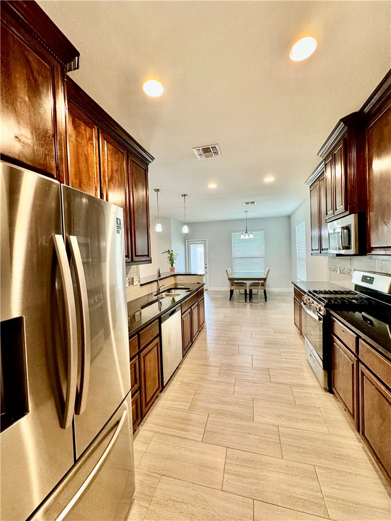 7517 Sable Creek Dr Property Photo 7
