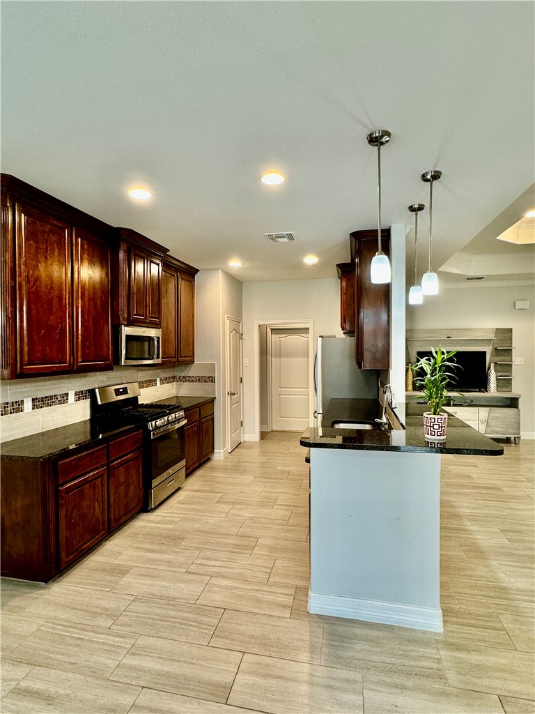 7517 Sable Creek Dr Property Photo 9