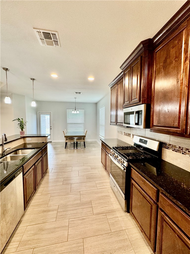 7517 Sable Creek Dr Property Photo 10