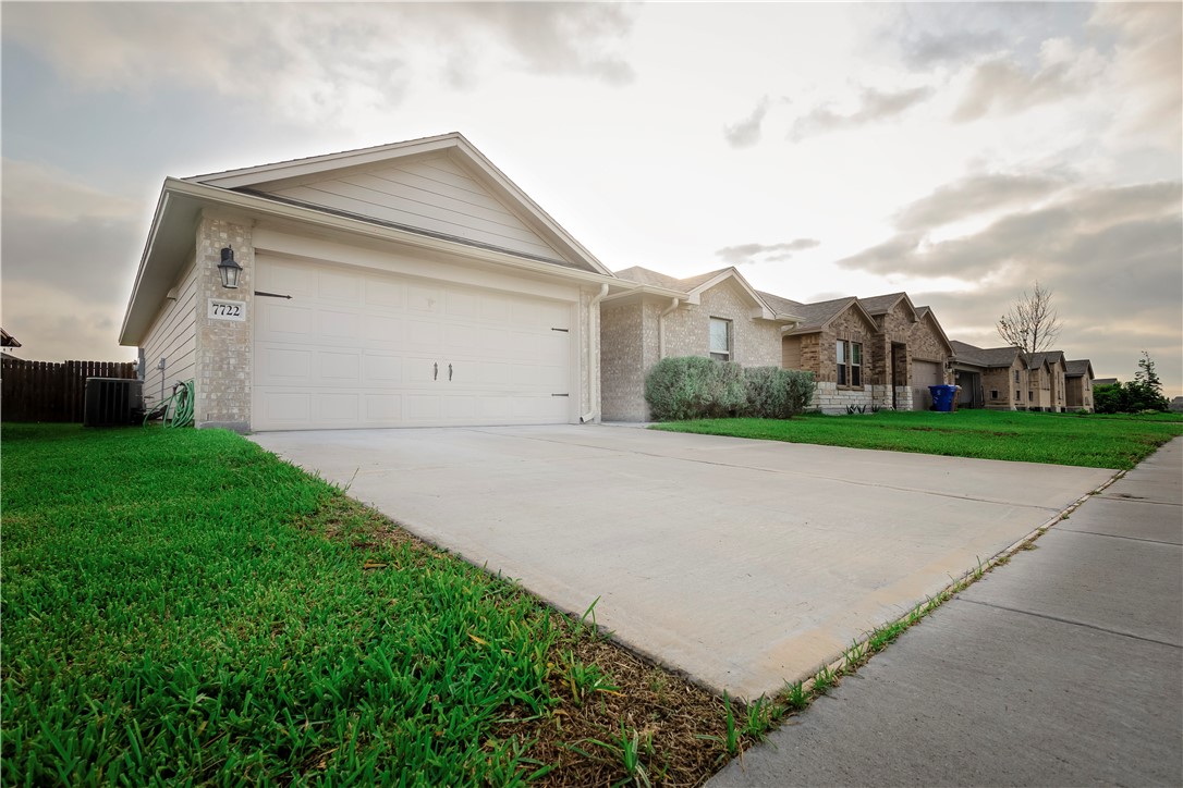 7722 Lariat Toss Dr Property Photo 3