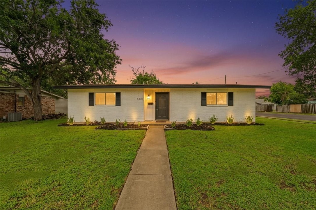 5330 Hitching Post Property Photo 1