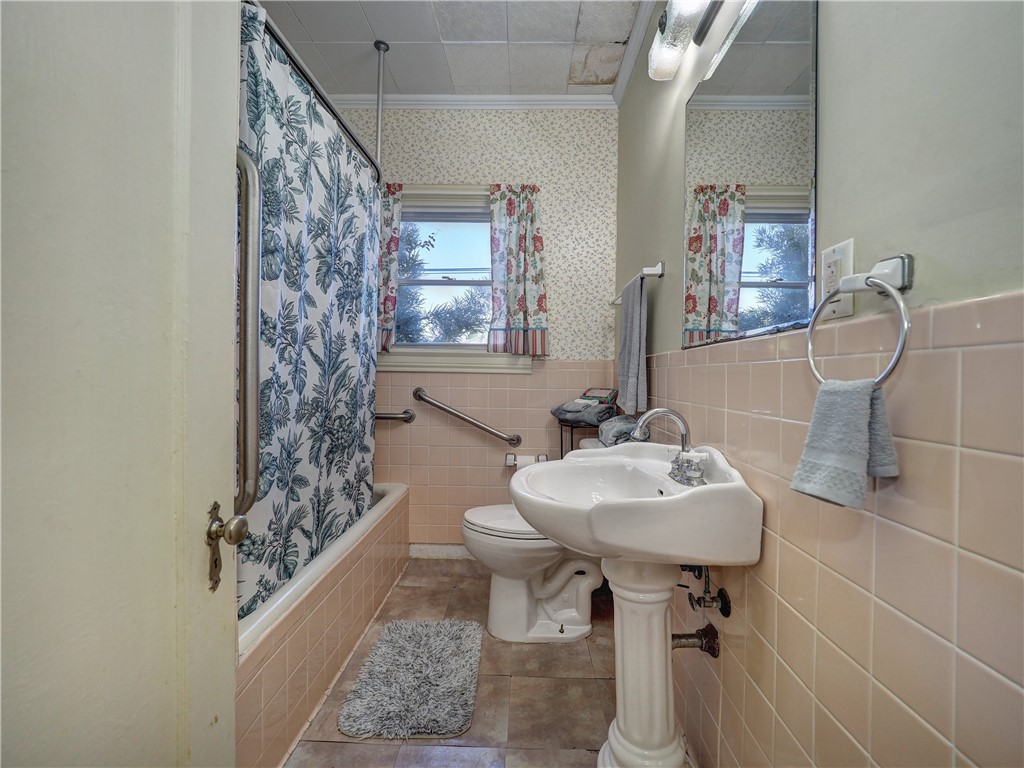 1739 2nd St Property Photo 11