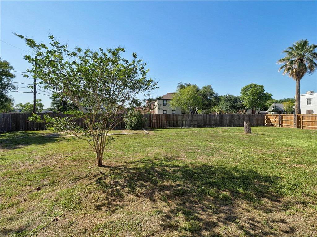 1739 2nd St Property Photo 24