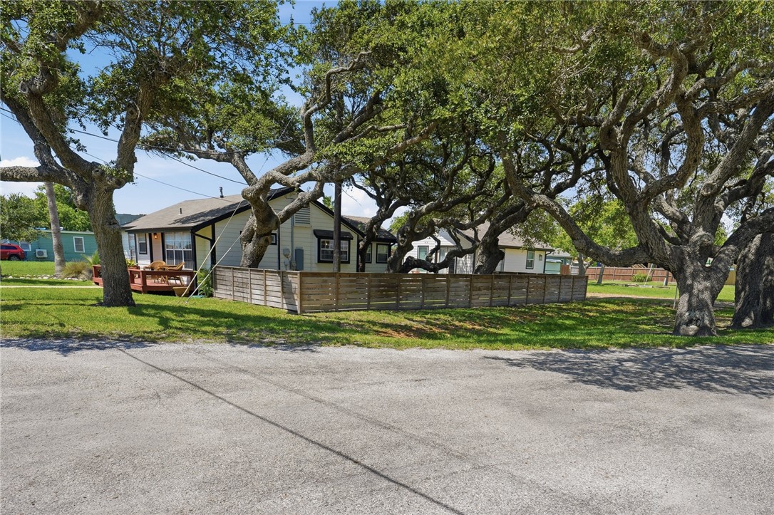 1029 Lady Claire St Property Photo 2