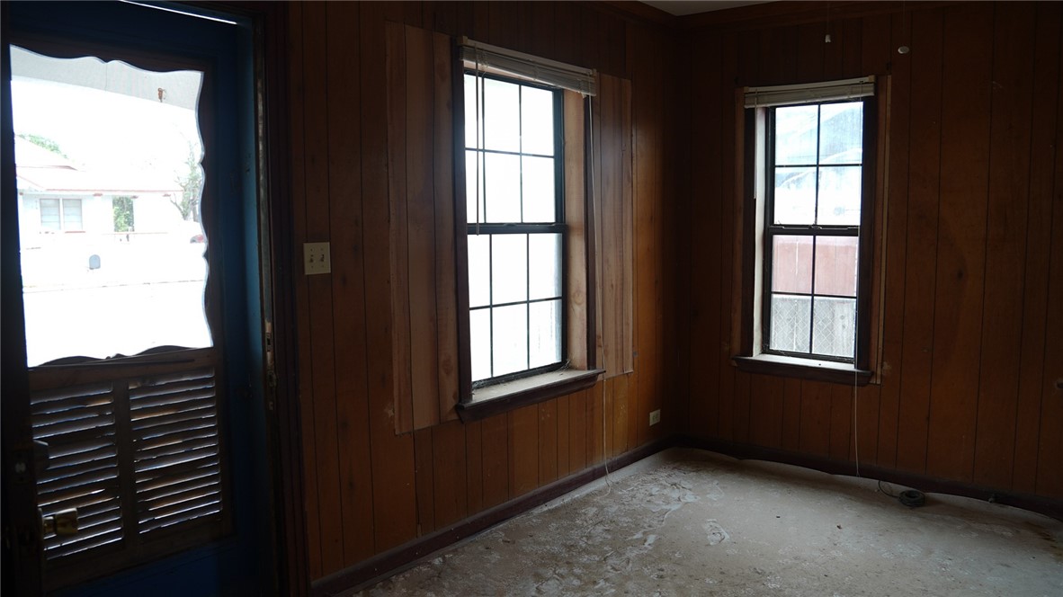 607 E North St Property Photo 7