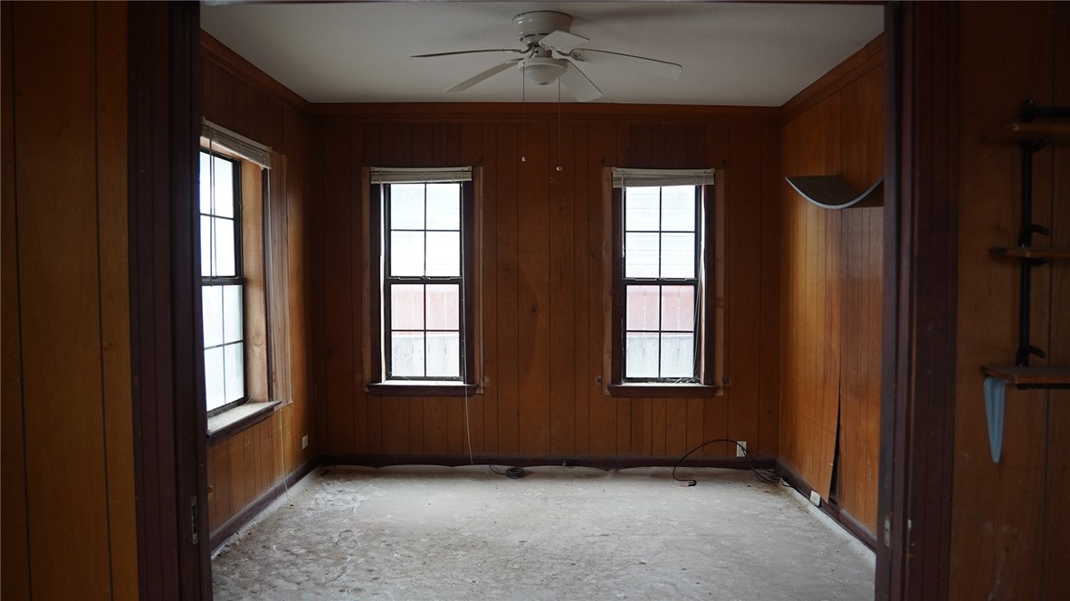 607 E North St Property Photo 8