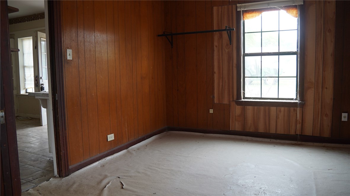 607 E North St Property Photo 11