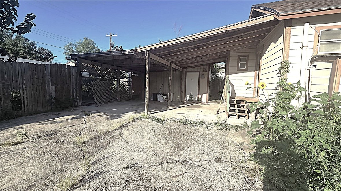 502 E Santa Gertrudis St Property Photo 10
