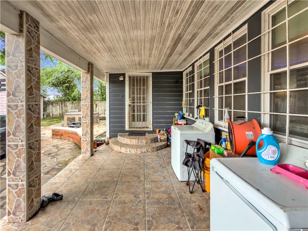 3238 Up River Rd Property Photo 20