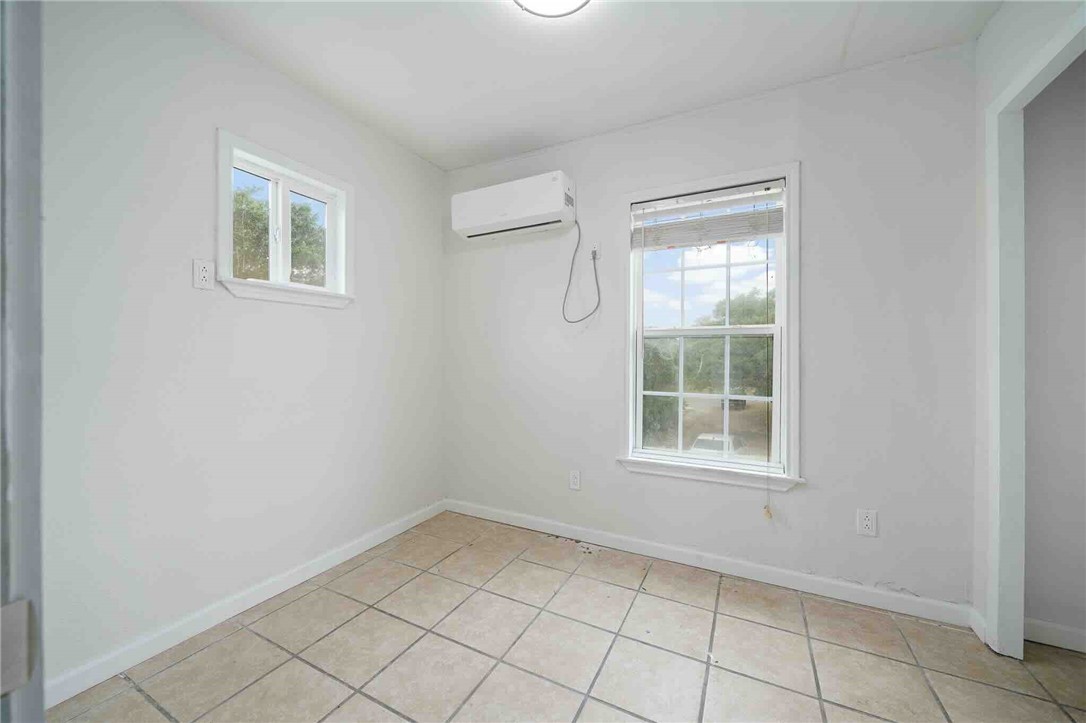 215 S 11th St Property Photo 28