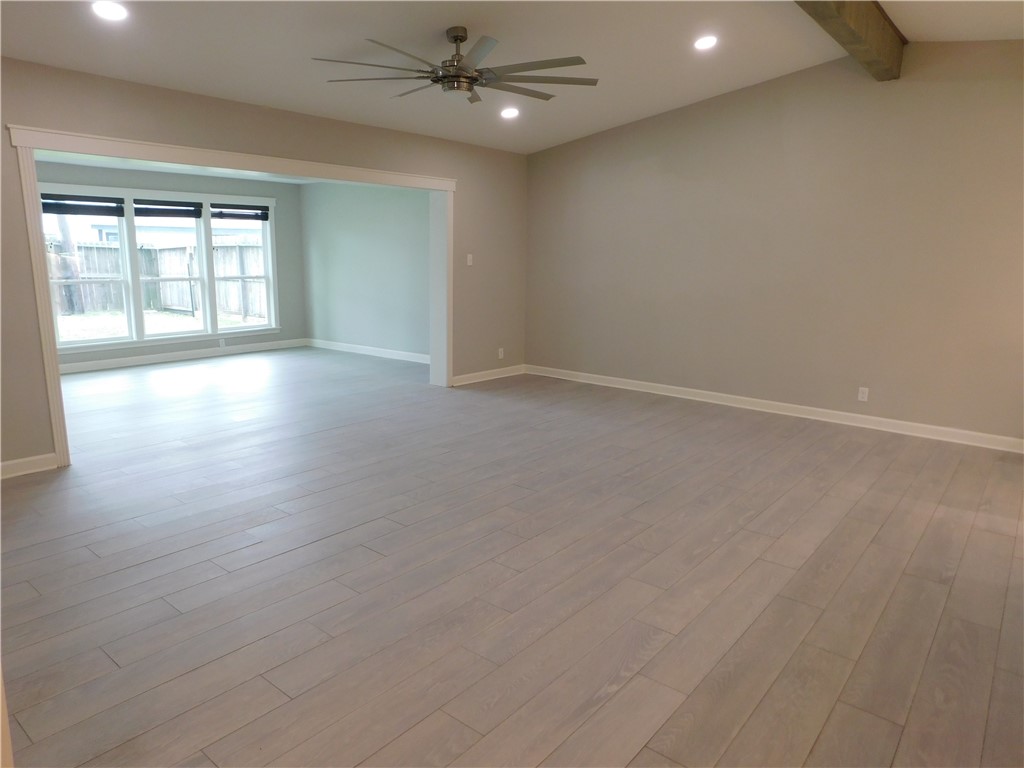 613 Driftwood Pl Property Photo 9