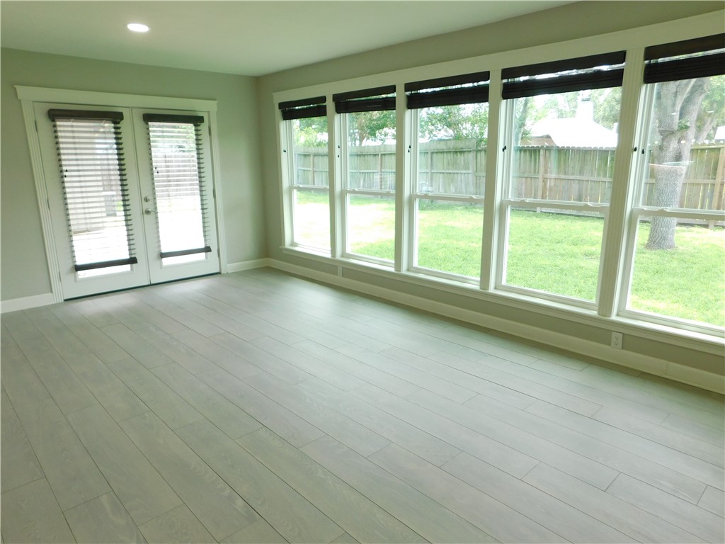 613 Driftwood Pl Property Photo 11