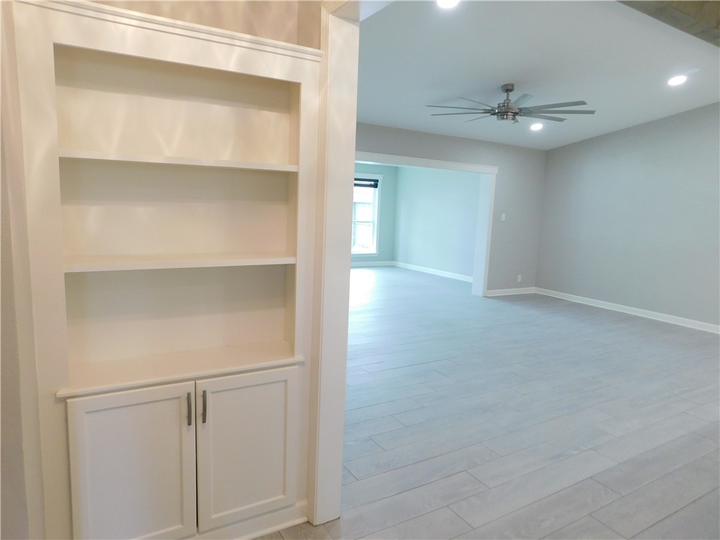 613 Driftwood Pl Property Photo 12