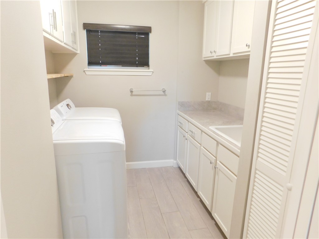 613 Driftwood Pl Property Photo 13