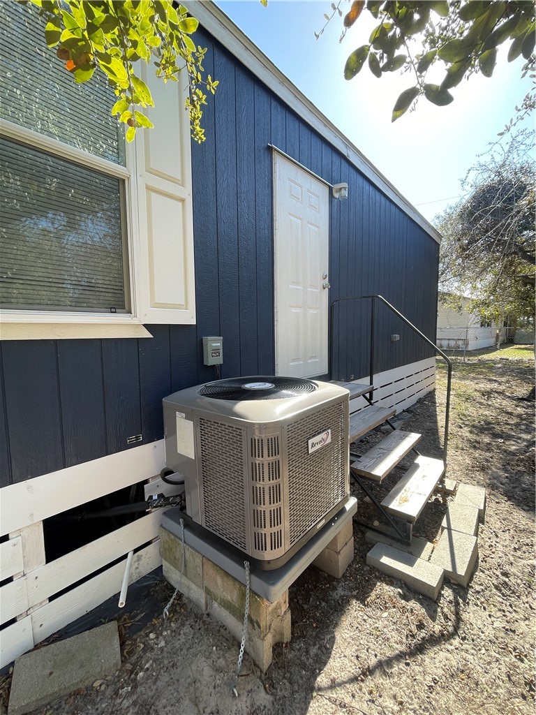 156 Sweet Bay Dr Property Photo 4