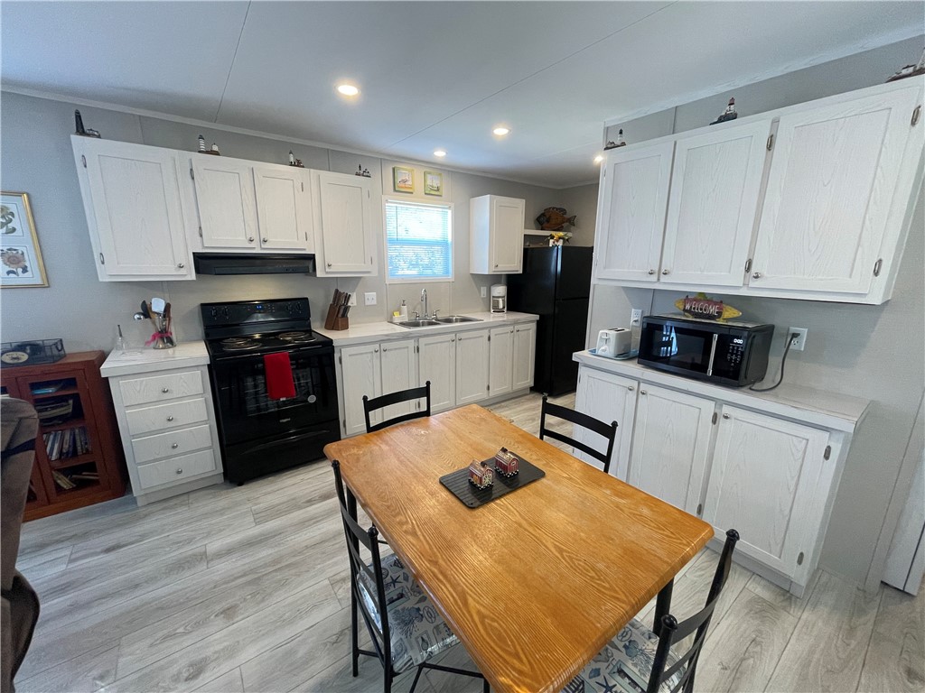 156 Sweet Bay Dr Property Photo 8