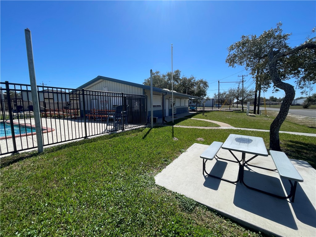 156 Sweet Bay Dr Property Photo 19