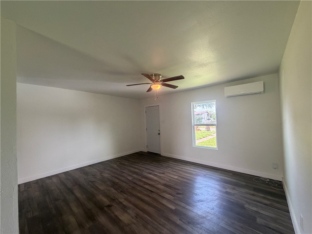 4942 Anthony St Property Photo 4