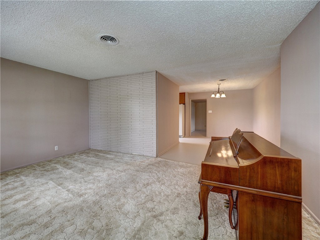 702 Drexel Dr Property Photo 4