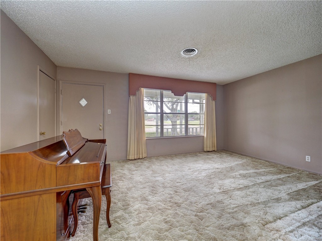 702 Drexel Dr Property Photo 5