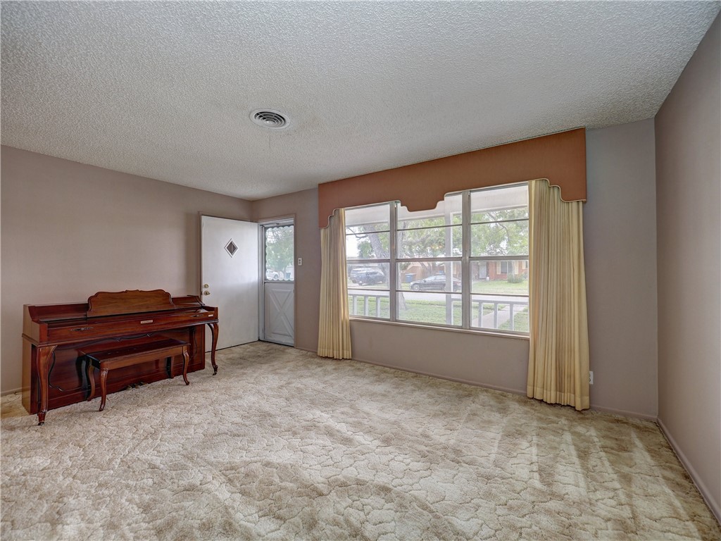 702 Drexel Dr Property Photo 6