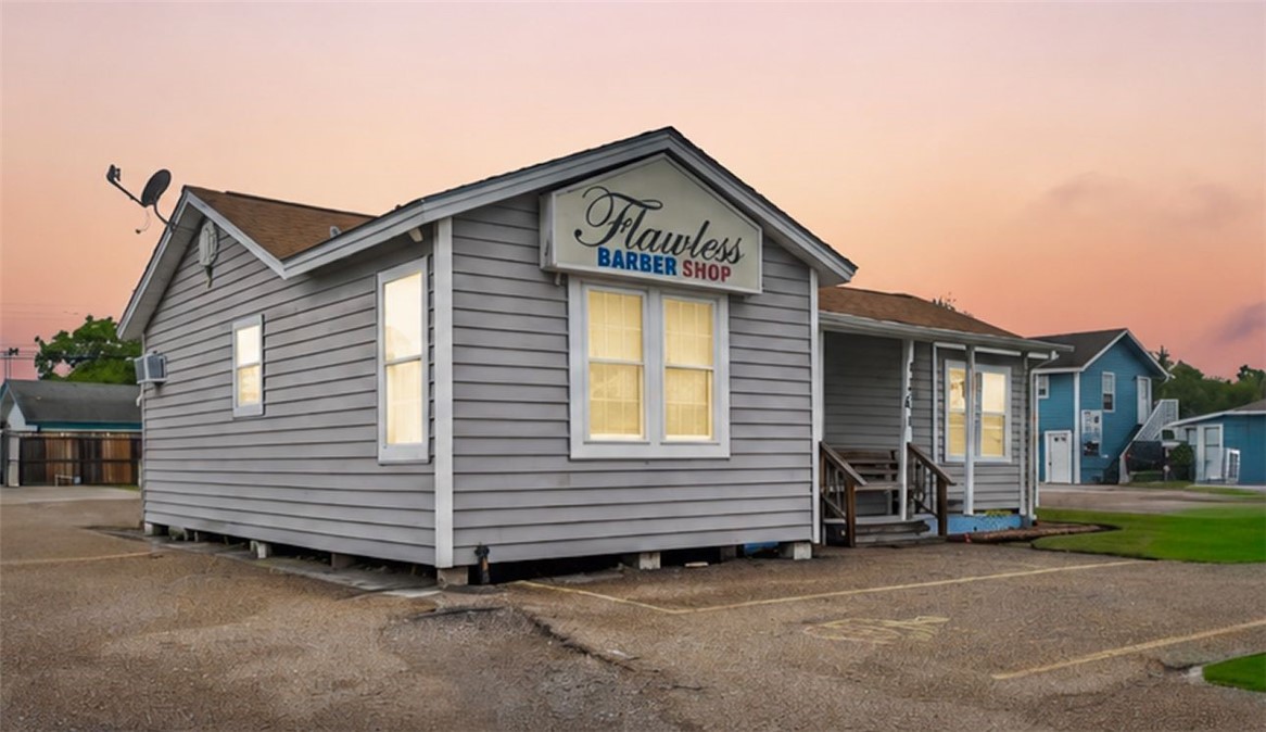 1101 Airline Property Photo 1