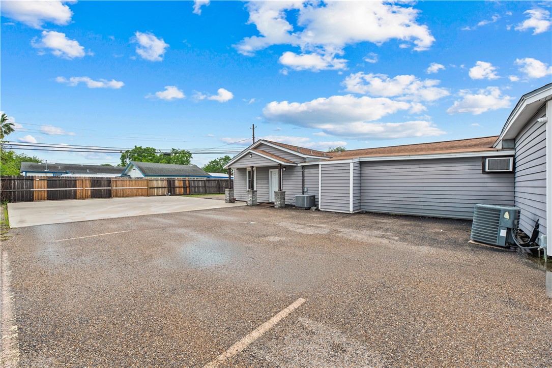 1101 Airline Property Photo 5