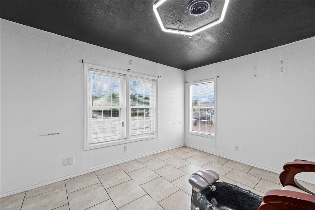 1101 Airline Property Photo 12