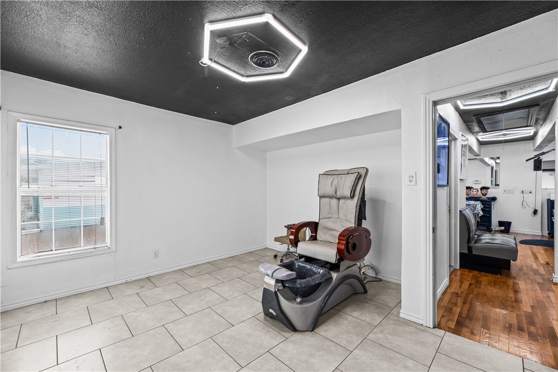 1101 Airline Property Photo 16