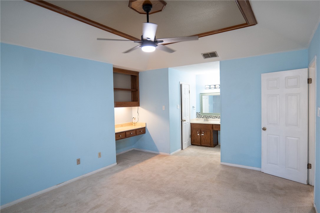 2910 Persimmon St Property Photo 14