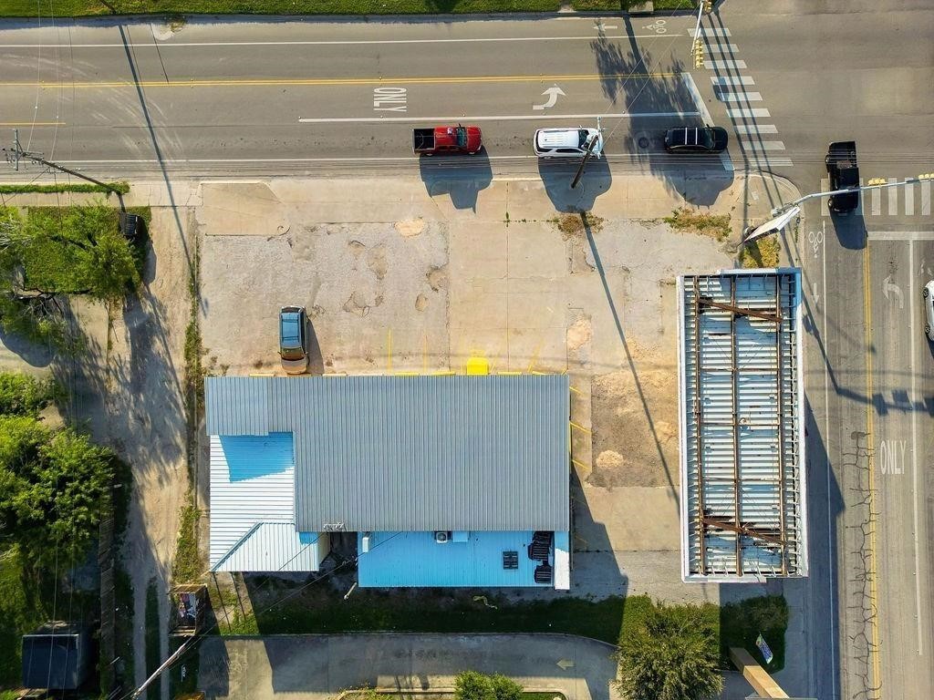 620 N Armstrong Ave Property Photo 2