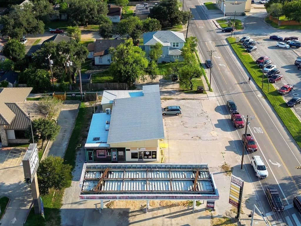 620 N Armstrong Ave Property Photo 3
