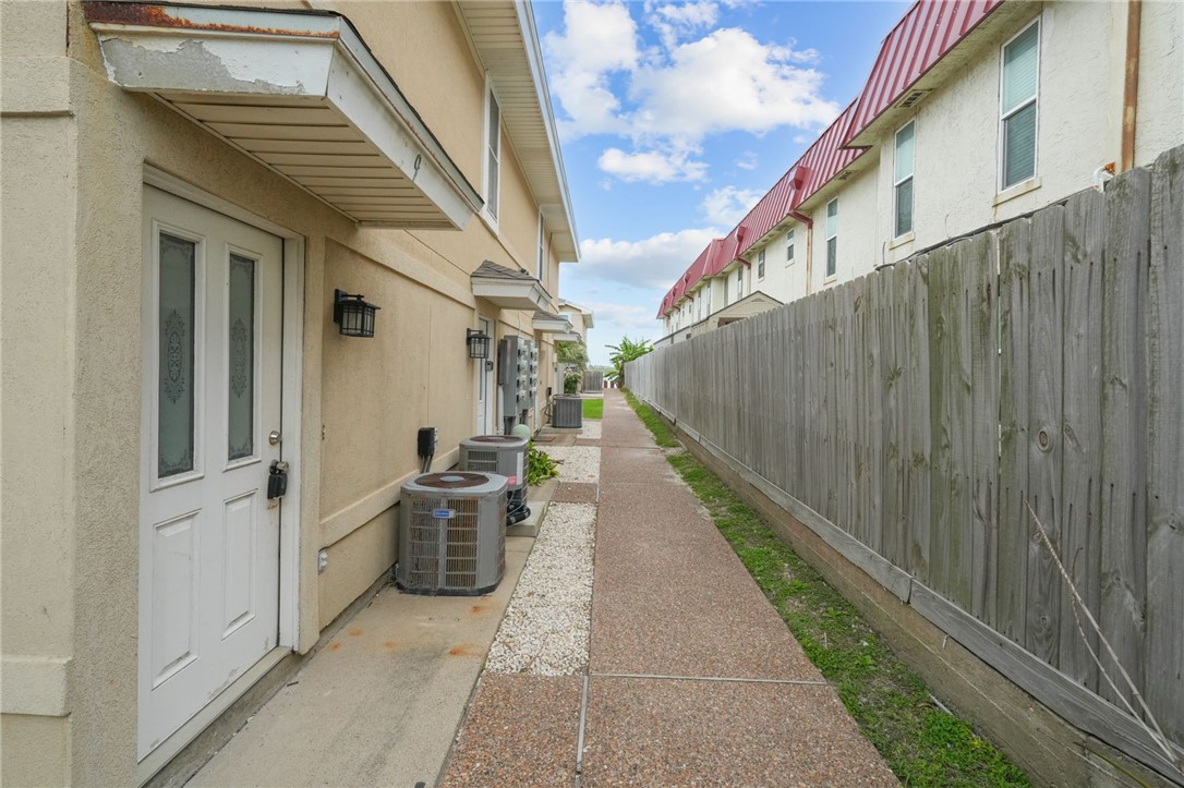 15125 Leeward Dr 9 Property Photo 22