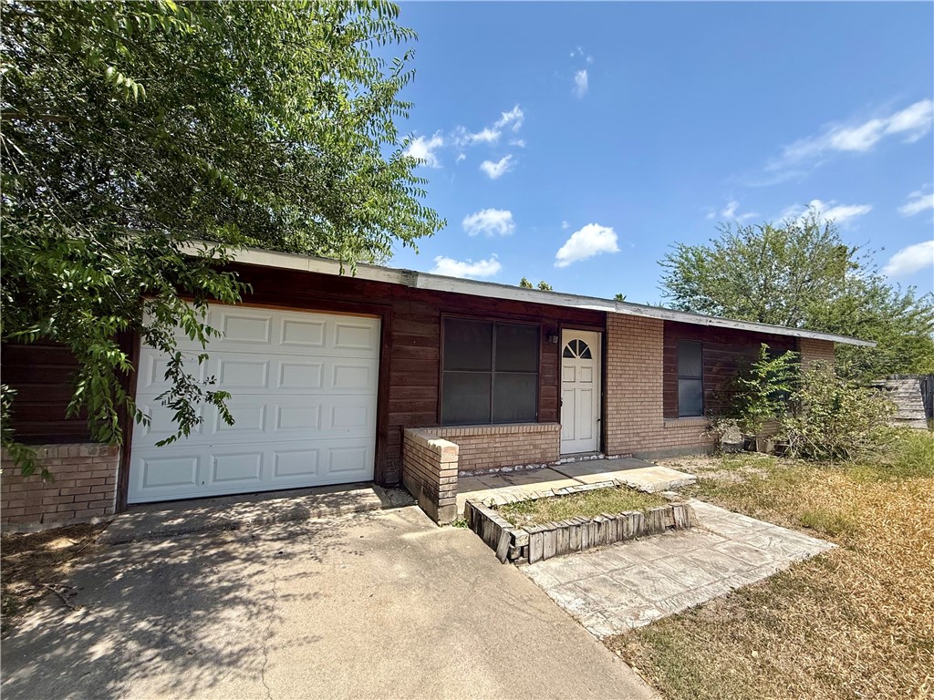 1610 E Fordyce Ave Property Photo 2