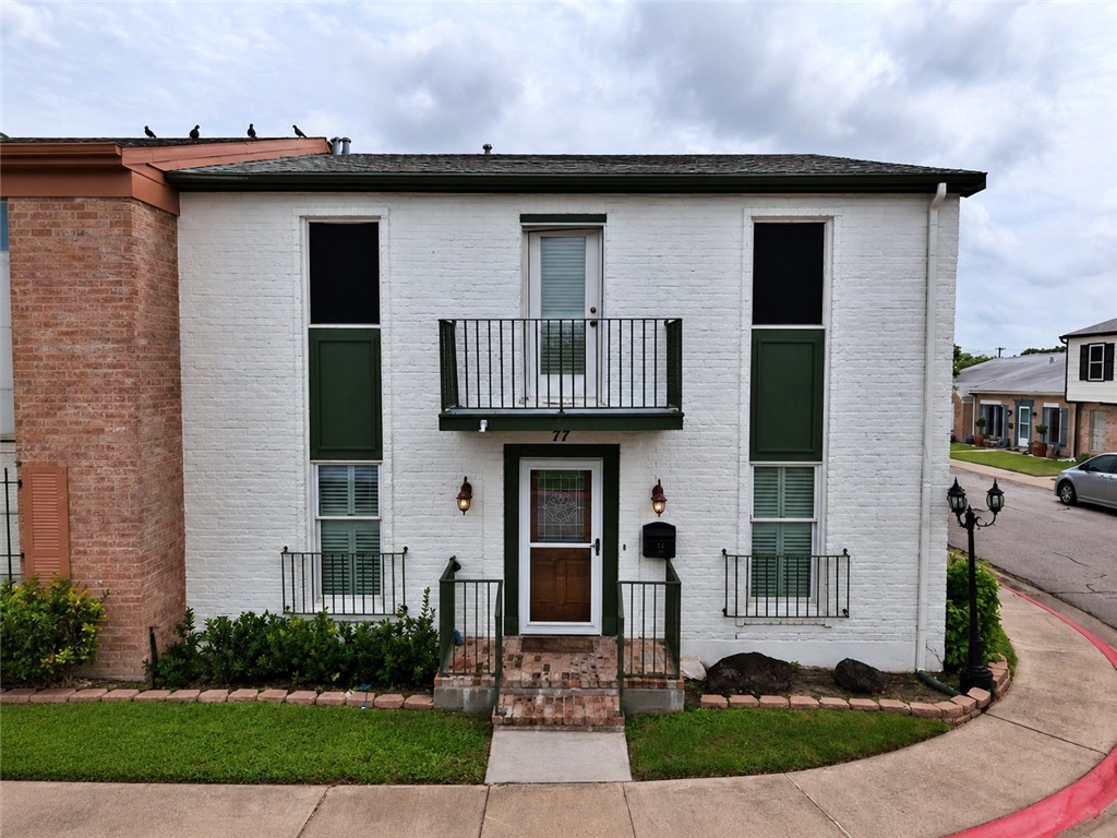 77 Townhouse 77 Property Photo 1
