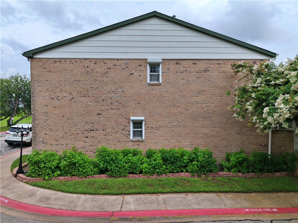 77 Townhouse 77 Property Photo 3