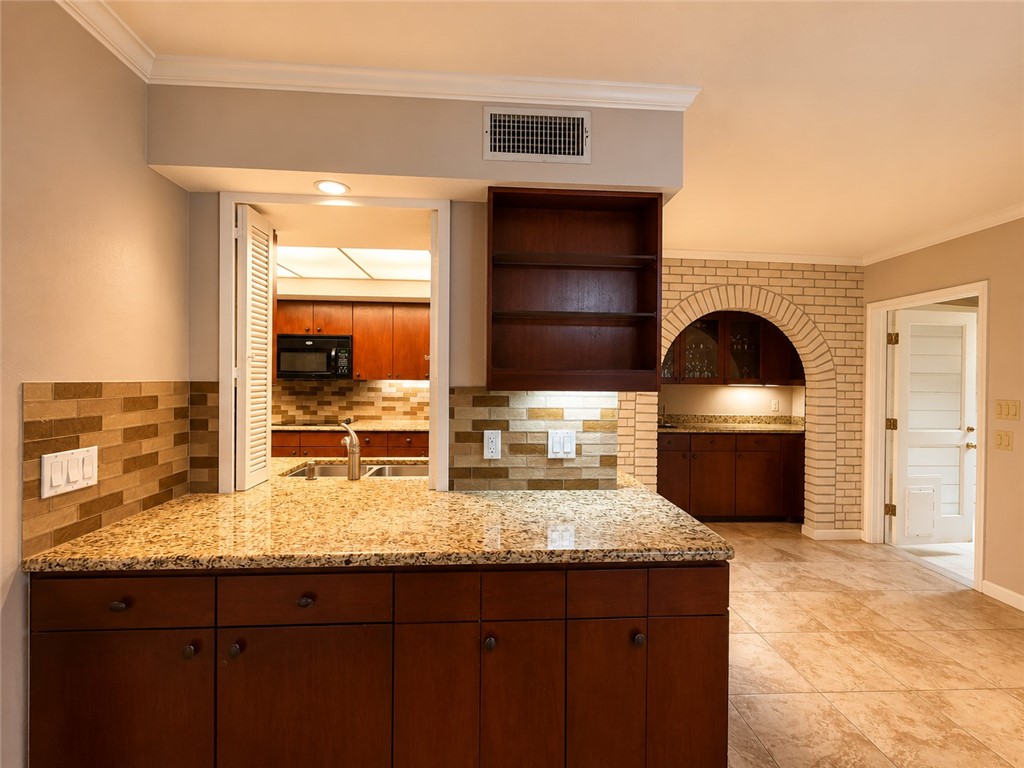 77 Townhouse 77 Property Photo 12