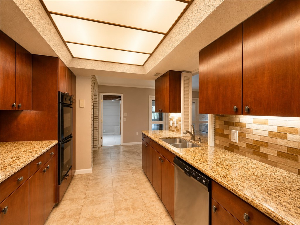 77 Townhouse 77 Property Photo 13
