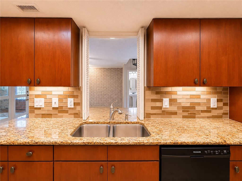 77 Townhouse 77 Property Photo 14