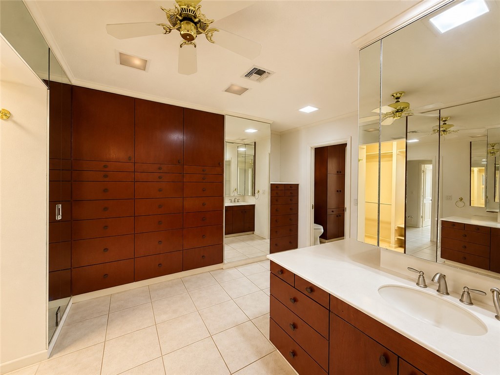 77 Townhouse 77 Property Photo 23